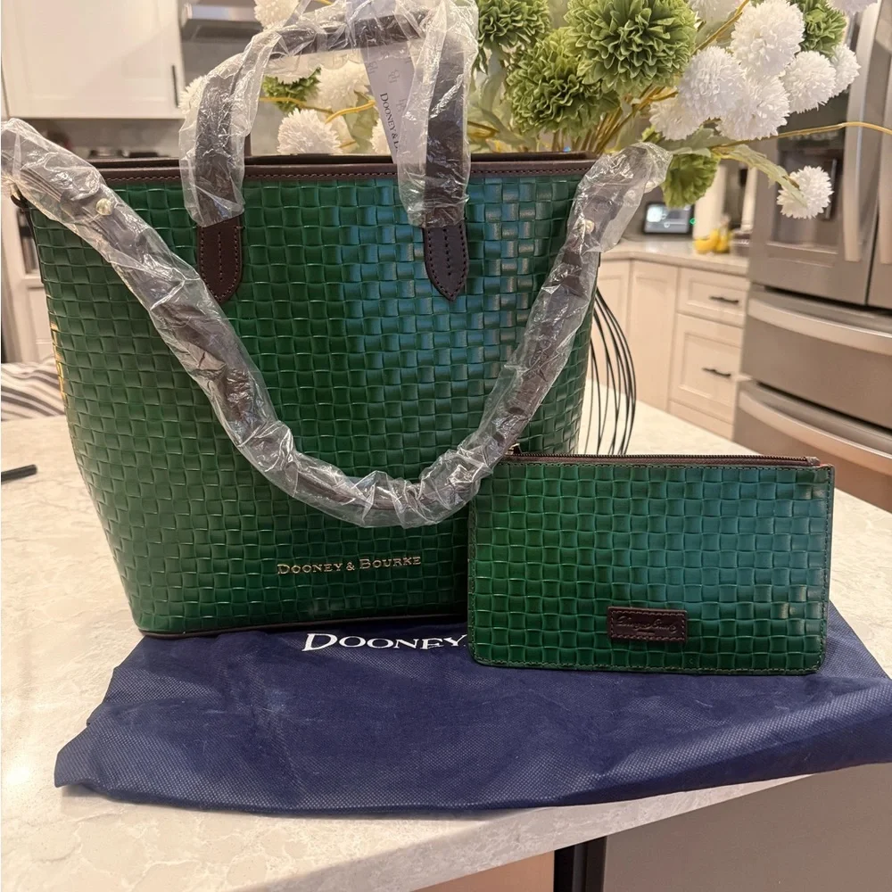 Dooney & Bourke woven Liliana tote with matching wristlet - Picture 1 of 12